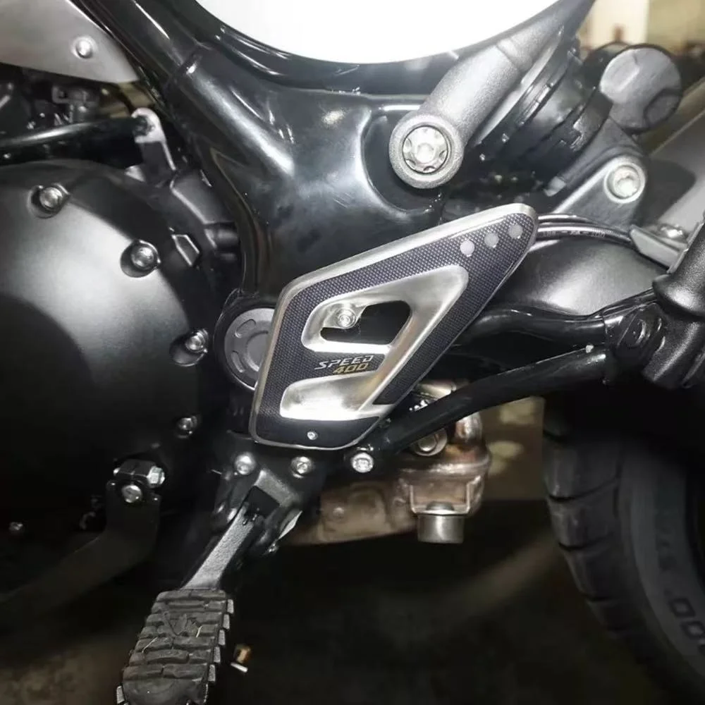 3D stickers for Triumph Speed400 and Scrambler400X motorcycles, including decorative heel pads.