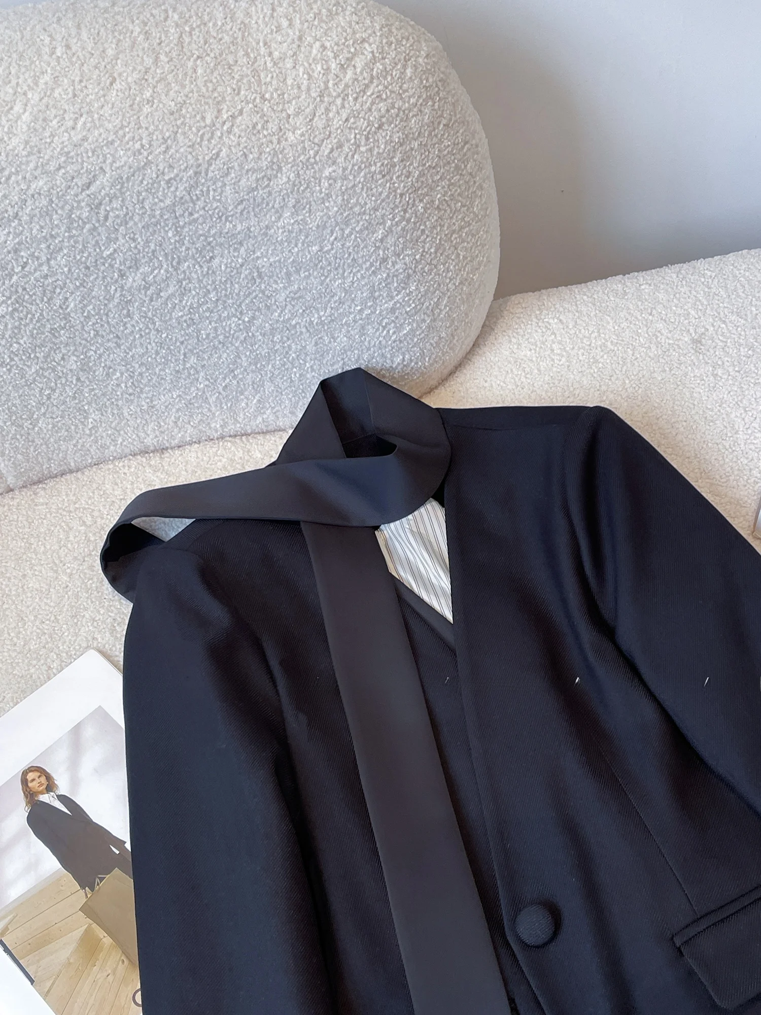 Black Suit Jacket Women's 2026 Autumn New Korean Style Dongdaemun Design Elegant Versatile Long Sleeve Casual Fashion Top