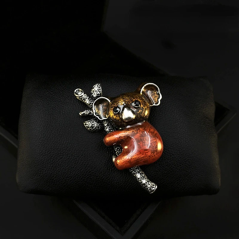 Vintage Koala Brooch Korean High-End Animal Corsage Men and Women Coat Luxury Stylish Pin Rhinestone Jewelry Clothes Accessories