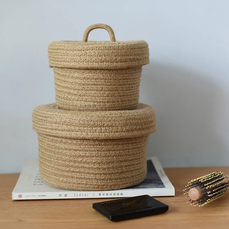 

Round Jute Woven Storage Basket With Lid Retro Home Desktop Sundries Storage Box Jewelry Cosmetics Snack Case Organizer Decor