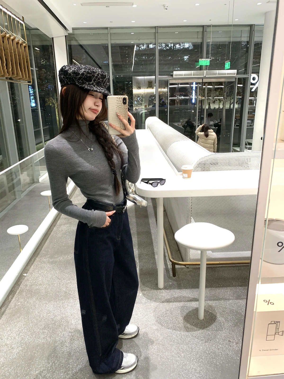 กางเกงยีนส์ทรงตรงสไตล์เรโทรสีซีดจาง แต่งด้ายเย็บสีสดใส ยี่ห้อ Chen Jin Denim รุ่นพรีเมียมสำหรับผู้หญิง