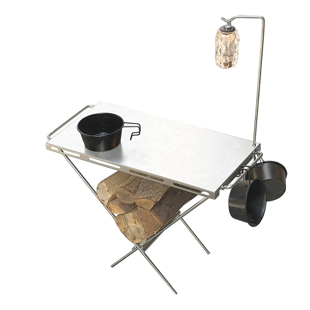 Outdoor-Campingtisch, klappbarer und mit Holzablage ausgestatteter Tisch, Campingtisch aus Edelstahl, leicht zu transportieren, mit Lichtstange und Aufbewahrungstasche.