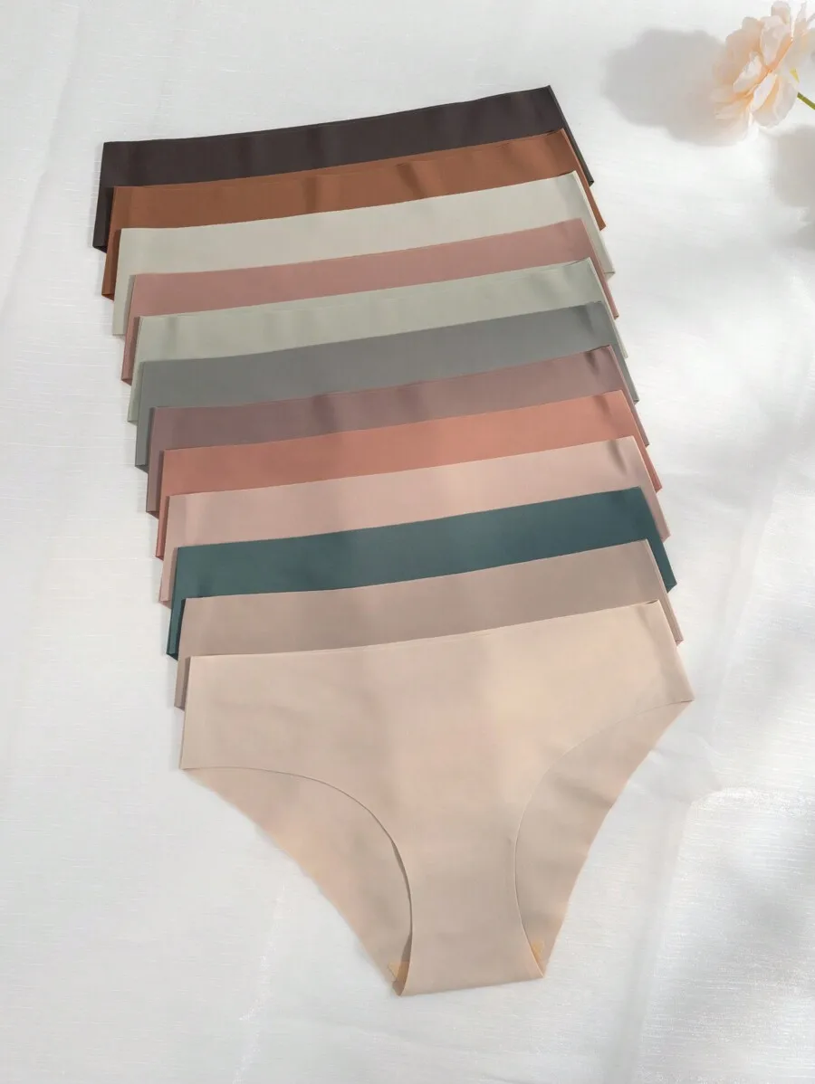 

Комплект из 12 бесшовных женских трусиков-треугольников: мягкие и удобные