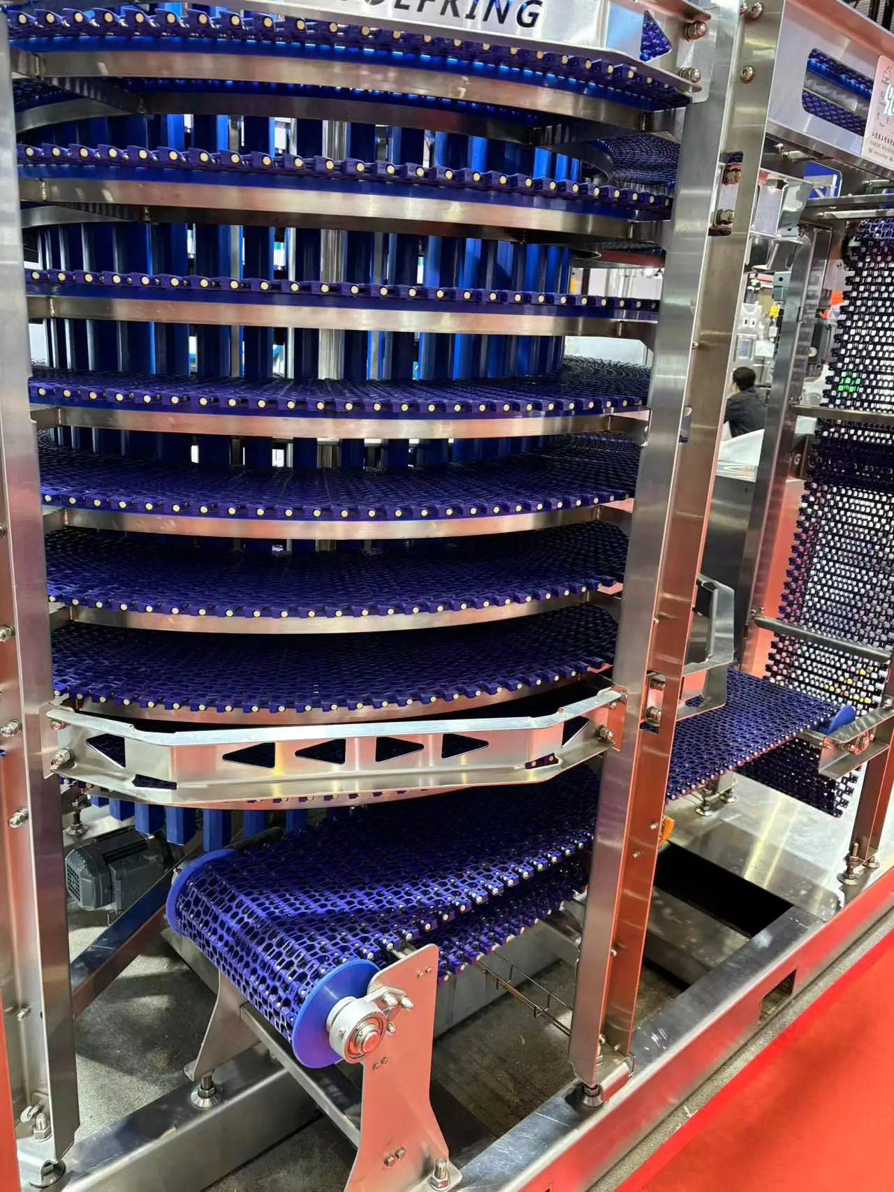 كفاءة متعددة الطبقات دوامة برج التبريد الخبز والكعكة الناقل خط شبكة حزام سلسلة مرنة الناقل