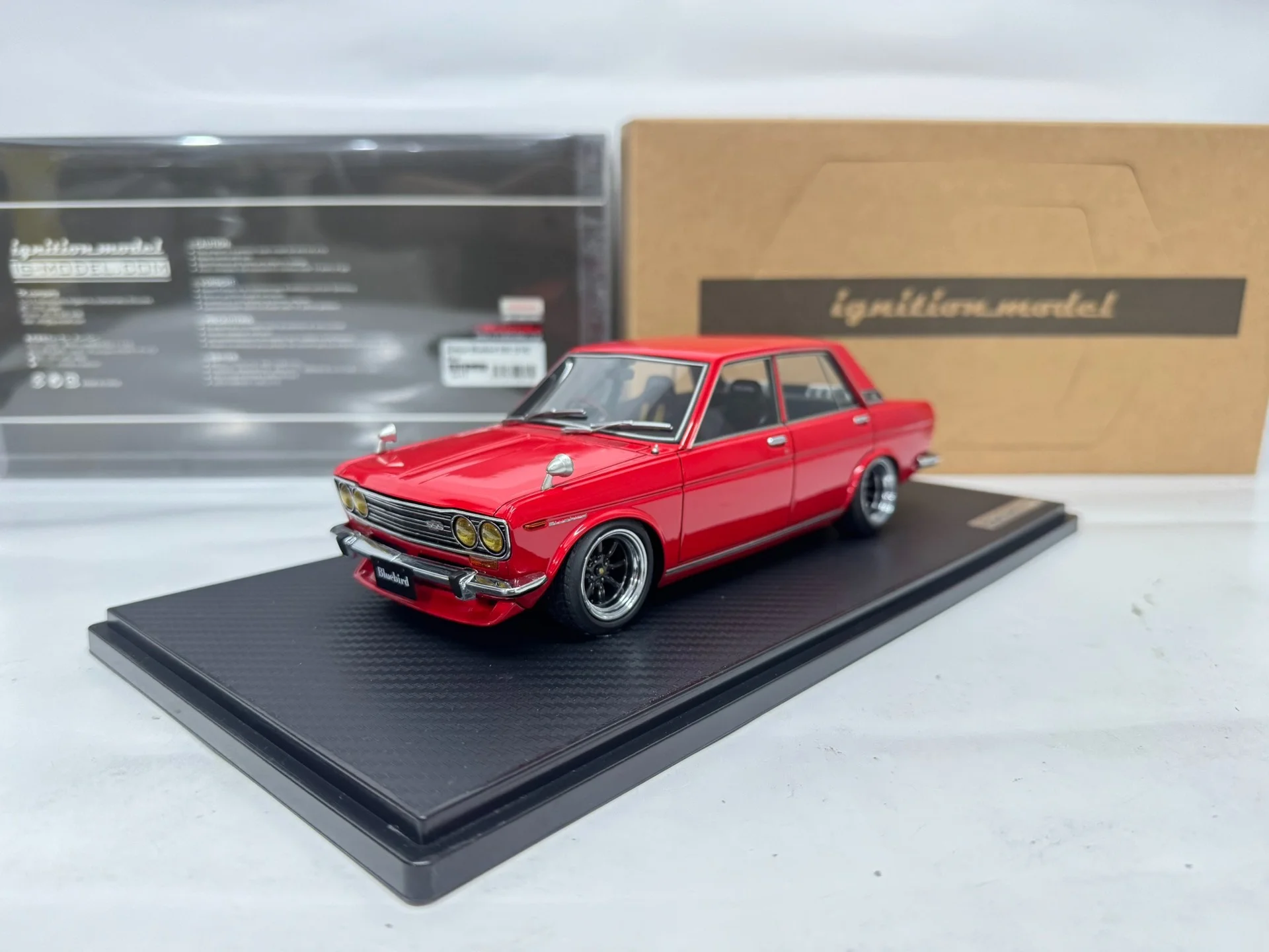 

Масштабная модель автомобиля IG 1:18 Bluebird Red JDM, лимитированная серия, из смолы и металла, статическая, подарок