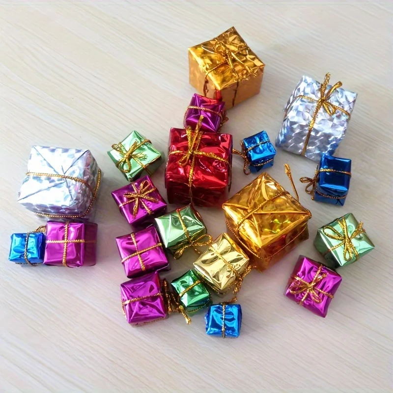 50 Stück Mini-Weihnachtsschmuck – bunte 3D-Geschenkboxen für Baumdekoration, DIY-Party-Event-Zubehör