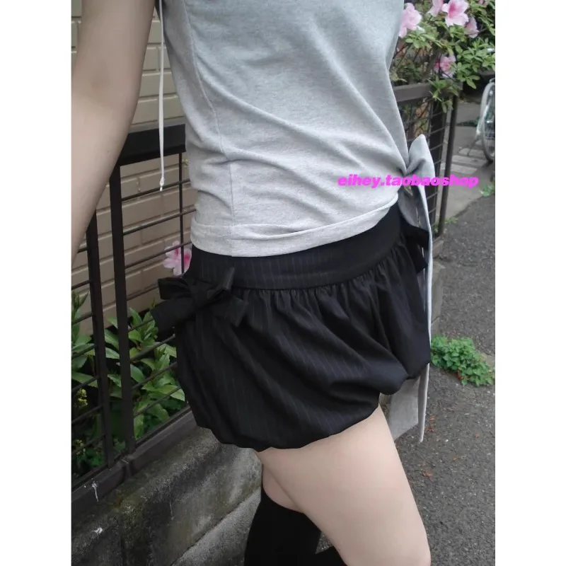 NOVEDAD DE VERANO 2021, pantalones cortos negros plisados con empalme de lazo de calle para mujer + camiseta Sexy sin tirantes de manga corta, traje de dos piezas