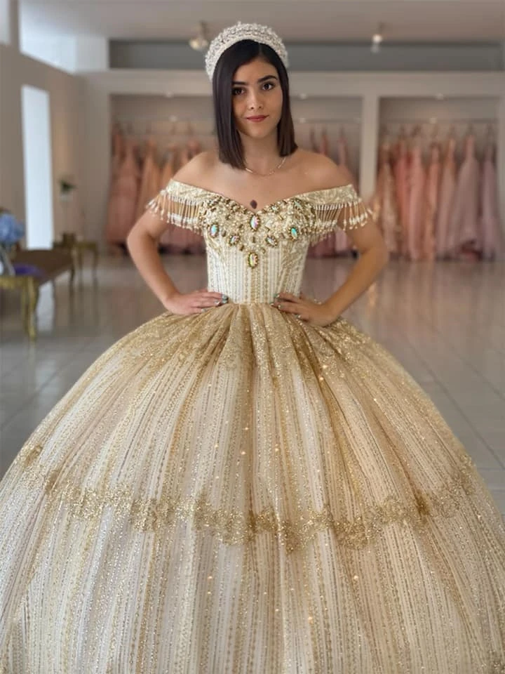 Bordowa księżniczka Quinceanera ubiera suknię balową z odkrytego ramienia kryształki koronki słodkie 16 sukienek 15 Años Custom