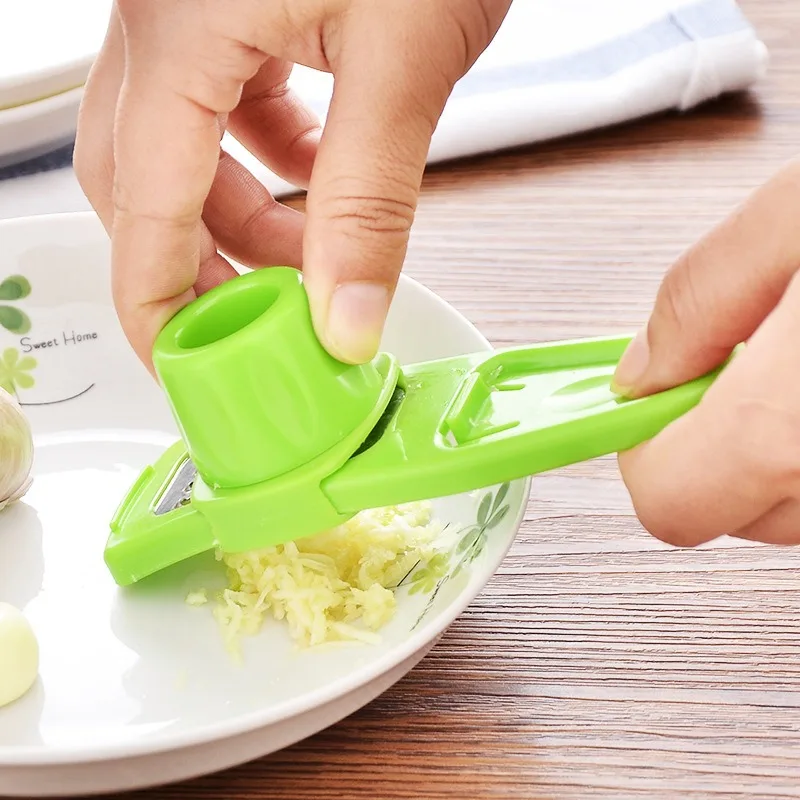 1 Pack Mini Garlic Grinder Creative Garlic Press Kitchen Garlic Mash Manual Garlic Mashing Green Kitchen Gadgets