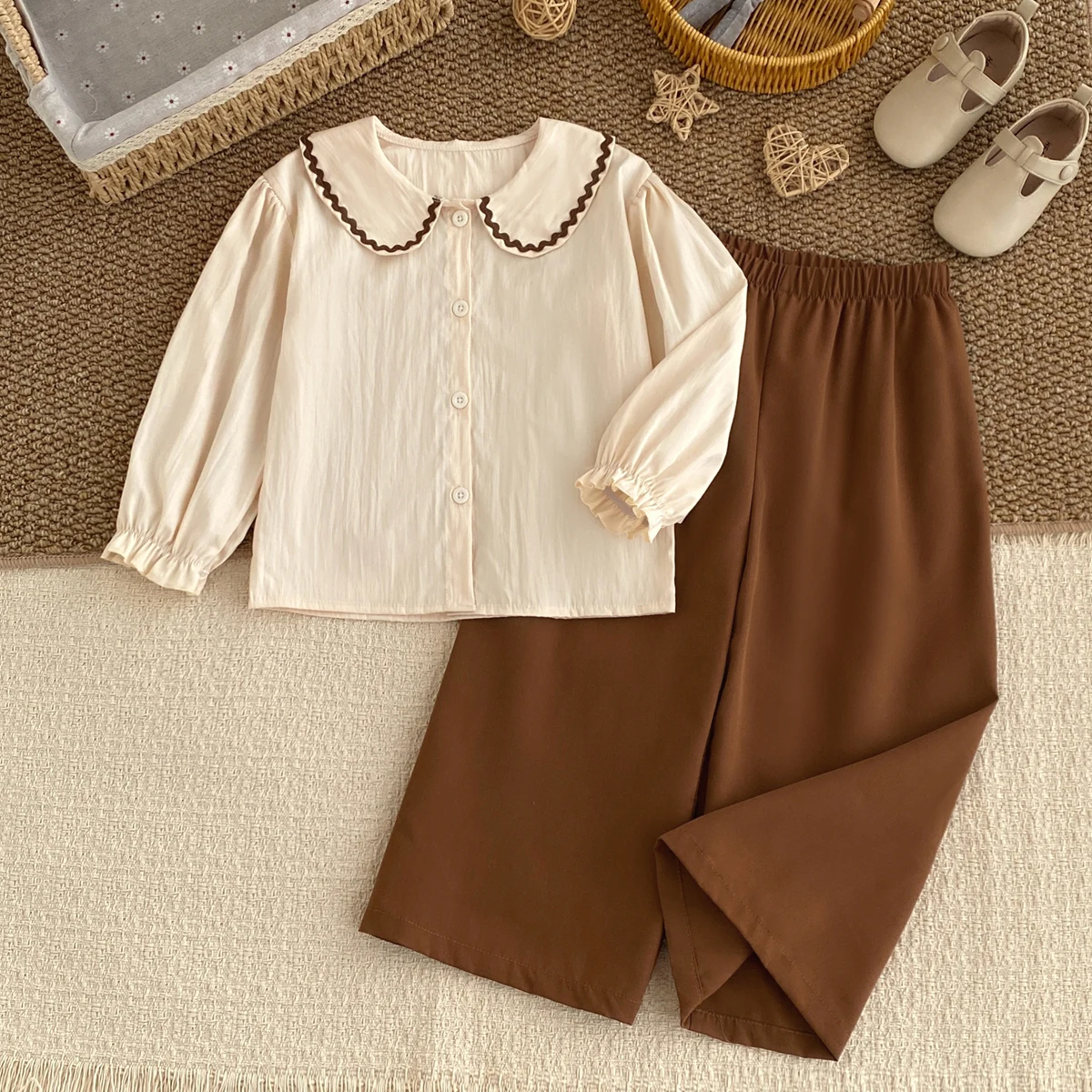 Koreanischer Mädchenanzug, Herbst, neues, süßes Cardigan-Oberteil mit Puppenkragen und langen Ärmeln, modische Hose mit weitem Bein, zweiteiliges Mädchen-Kleidungsset. – Detail 2