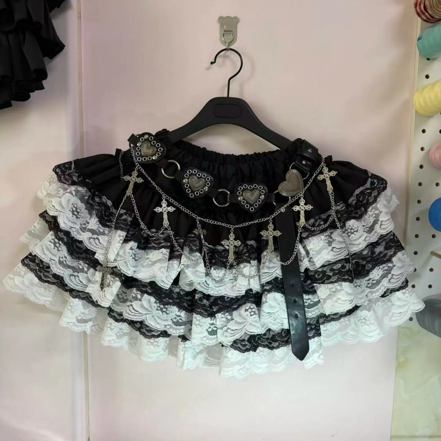 Y2K Gothic Punk High Waist Mini Skirt Women Lace Trim Layered Ruffle Heart Cross Chain Decor Slim Fit Sexy Party Clubwear Outfit