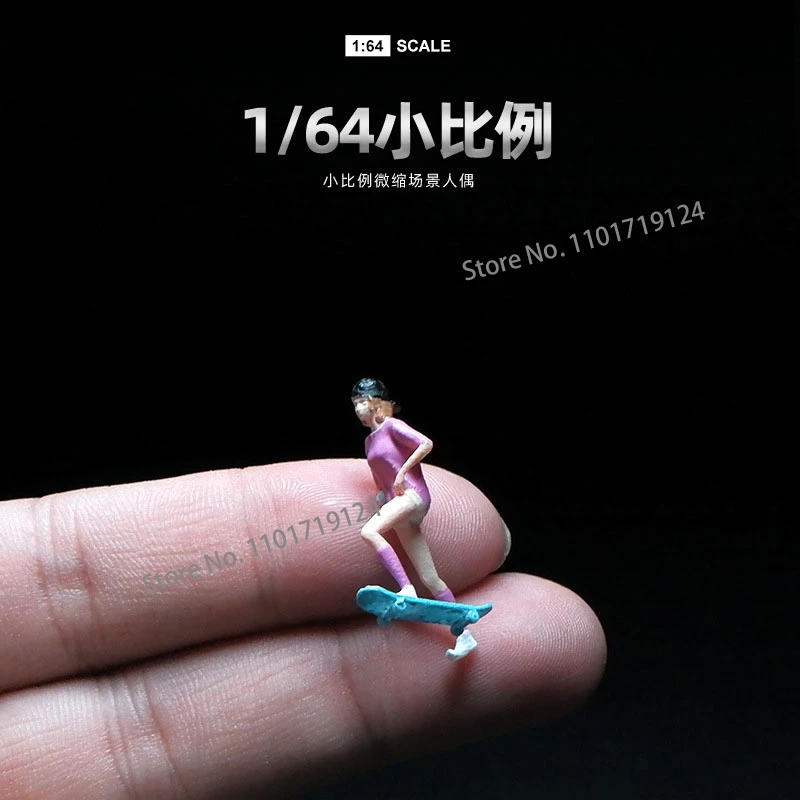 Mini 1/64 City Walk Girl Male Figure Resin Diorama Street Scene Sand Table Character Micro-shooting Prop Model for Car Vehicles