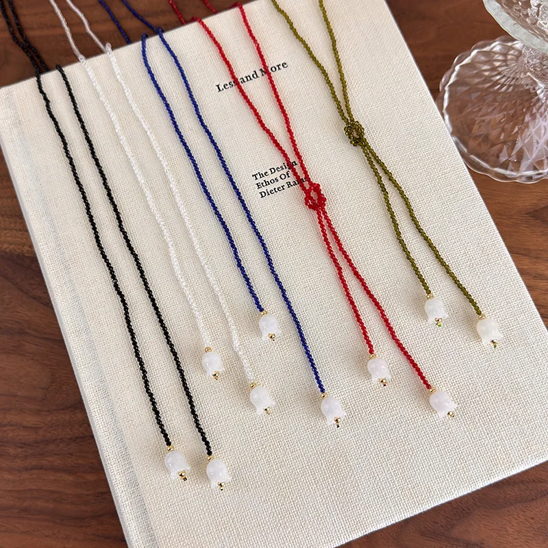 Collar de cristal verde oliva de lirio del valle de Jade blanco de estilo versátil, Collar de doble capa estilo envolvente, cadena de hueso