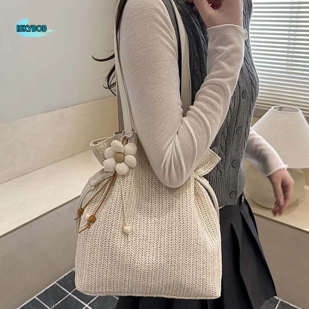 

Sweet Straw Woven Tote Bag Large Capacity Solid Color Commuting Shoulder Bag with Flower Pendant Polyester