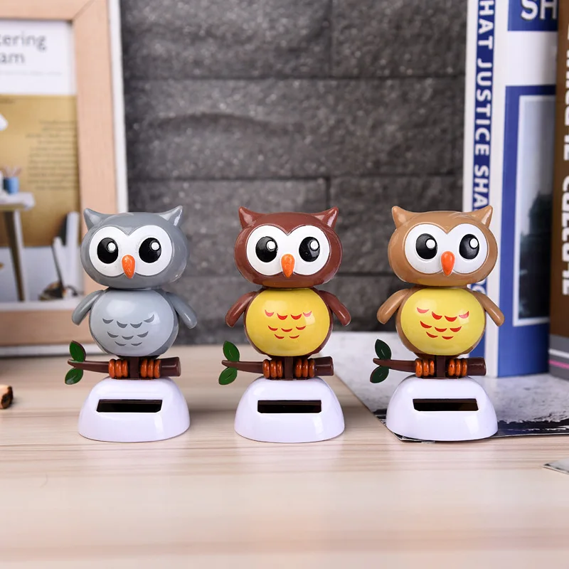 แผงหน้าปัดรถยนต์พลังงานแสงอาทิตย์รูปนกฮูกจำลองน่ารักอุปกรณ์ตกแต่งในรถยนต์ลายการ์ตูนสั่นหัวสนุกสนานสร้างสรรค์