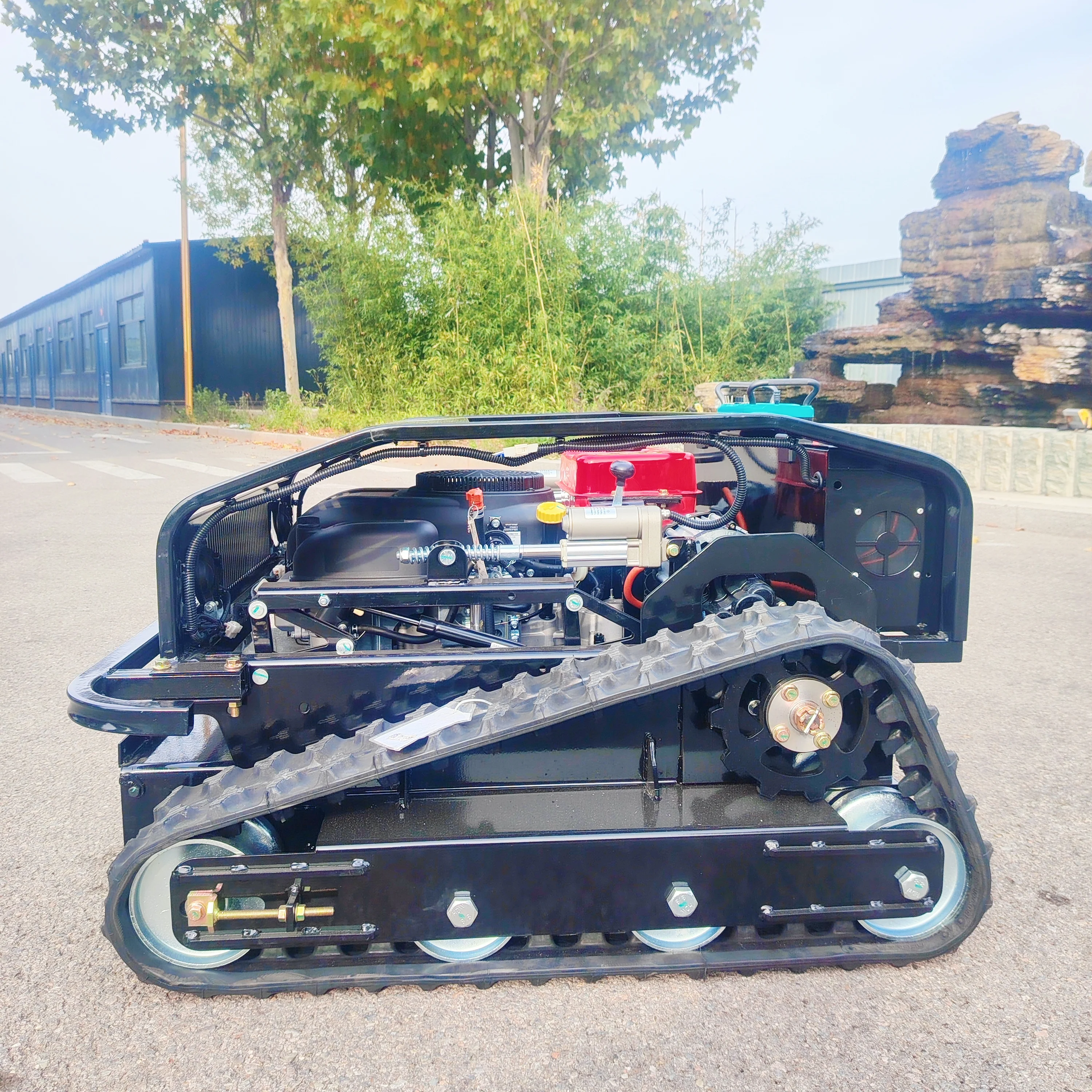 

High quality all terrain remote control lawn mower with engine 800mm remote control agricultural lawn mower