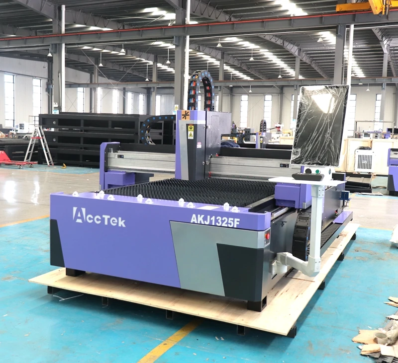 AccTek 3 محور الألياف البصرية آلة القطع بالليزر 1300*2500 مللي متر الصفائح المعدنية قطع 1500 واط 2000 واط 3000 واط آلة القطع بالليزر 1020 1325