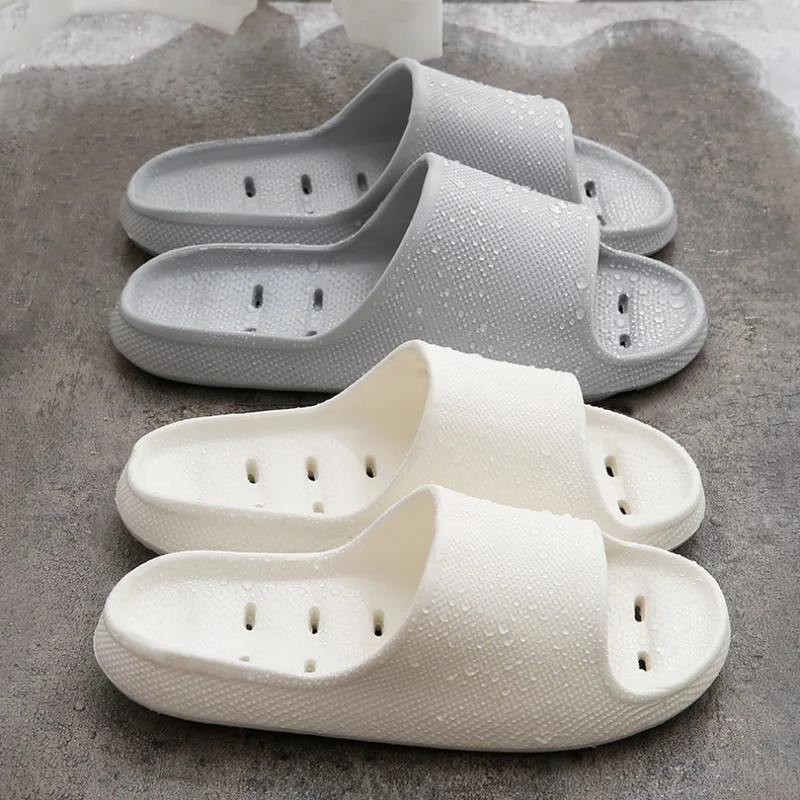 Quick-drying cheap women's slippers Non-slip soft-sole bathroom slippers hollowed out leaky slippers Casual couple home slippers