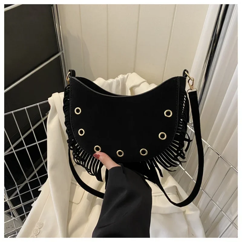 Luxury Women Brand Suede Crossbody Bag Retro Rivet Tassel Saddle Messenger Bag Winter Fashion Trend