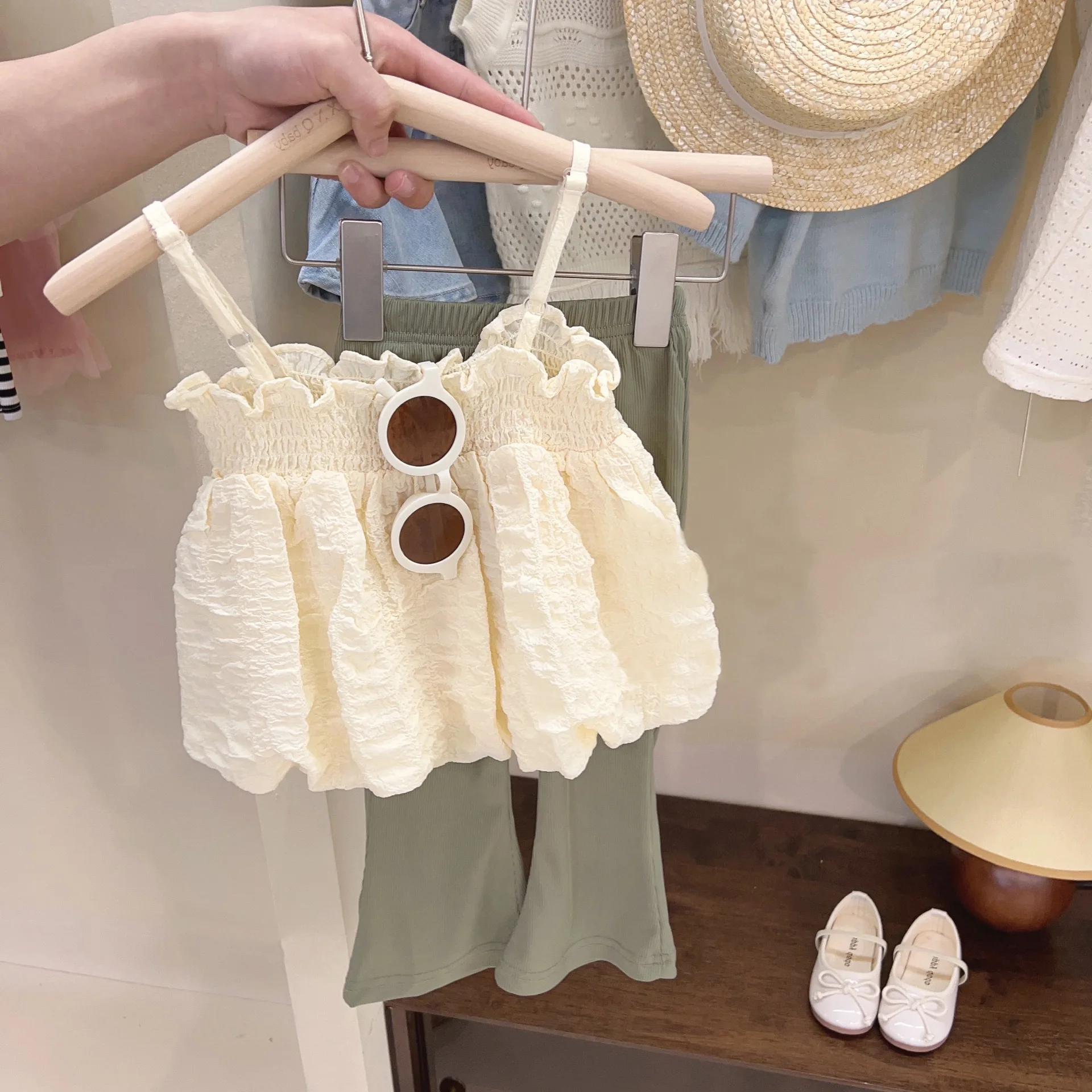 

Korean Children Clothing Girls Suspender Set for Summer 2024 New Trendy Baby with Wooden Ear Edging Vest Top and Flare Pants