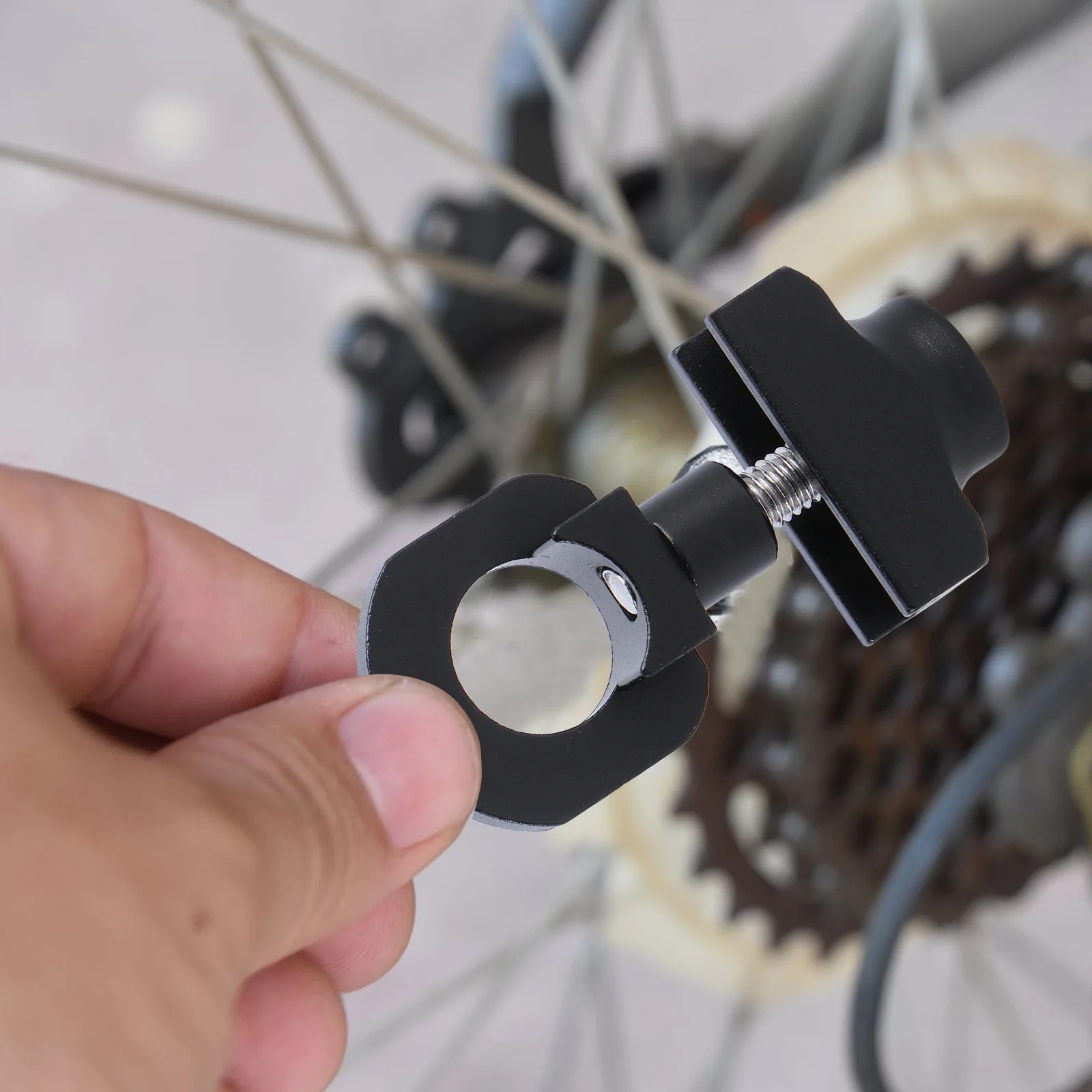

Chain Adjuster Tensioner Bolt for Single Speed Fixie Bike Black Aluminum Alloy Chain Tensioner for Single Bikes