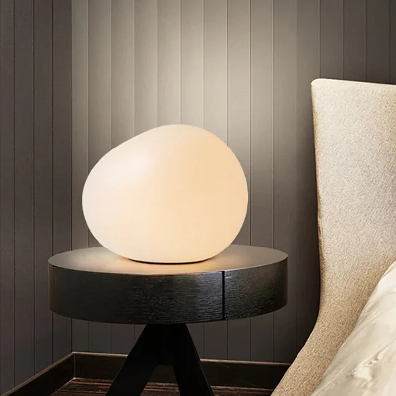 Imagem -03 - Special-shaped White Pebble Shape Led Desktop Table Lamp Decoração do Quarto Luz Quente da Noite Iluminação do Feriado Moderno e Simples