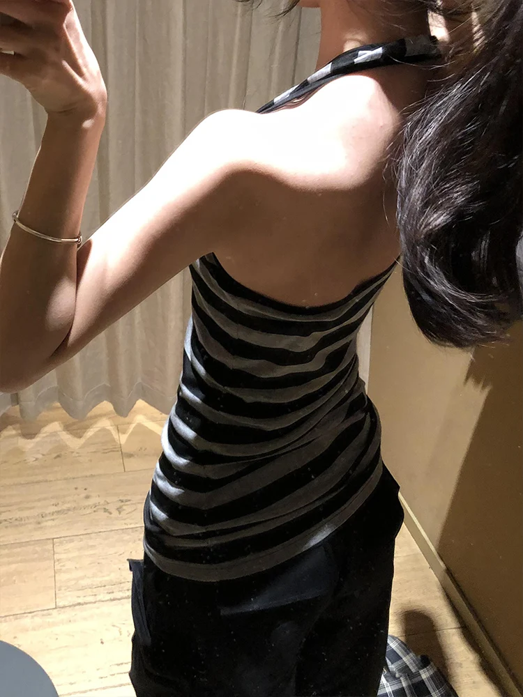 سترة نسائية معلقة على الرقبة على الطراز الأمريكي باللون الأسود والرمادي ملابس صيفية للخروج للتنحيف فضفاضة بدون أكمام