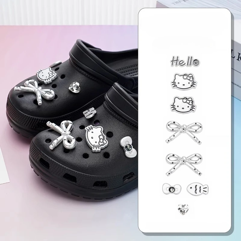 Arenado Hello Kitty Polk Dot Bow niñas mujeres zapatos encantos DIY zapatos con agujeros hebilla desmontable calzado para jardín accesorios regalos de Navidad