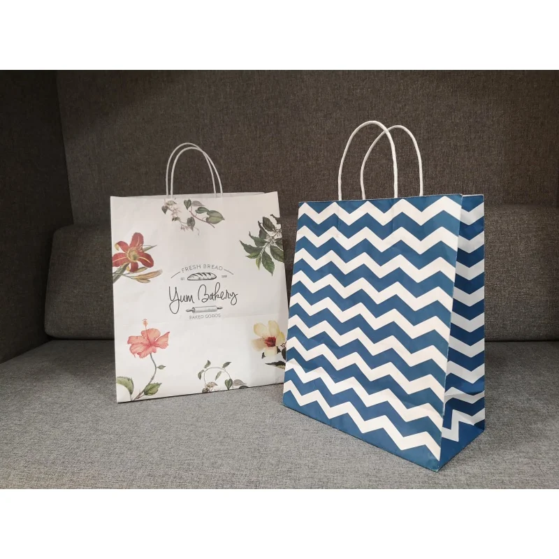 Bolsas de papel para embalaje de ropa, embalaje de zapatos negros de lujo, logotipo personalizado impreso, regalo de compras de ropa, embalaje de joyería, Pap, venta al por mayor