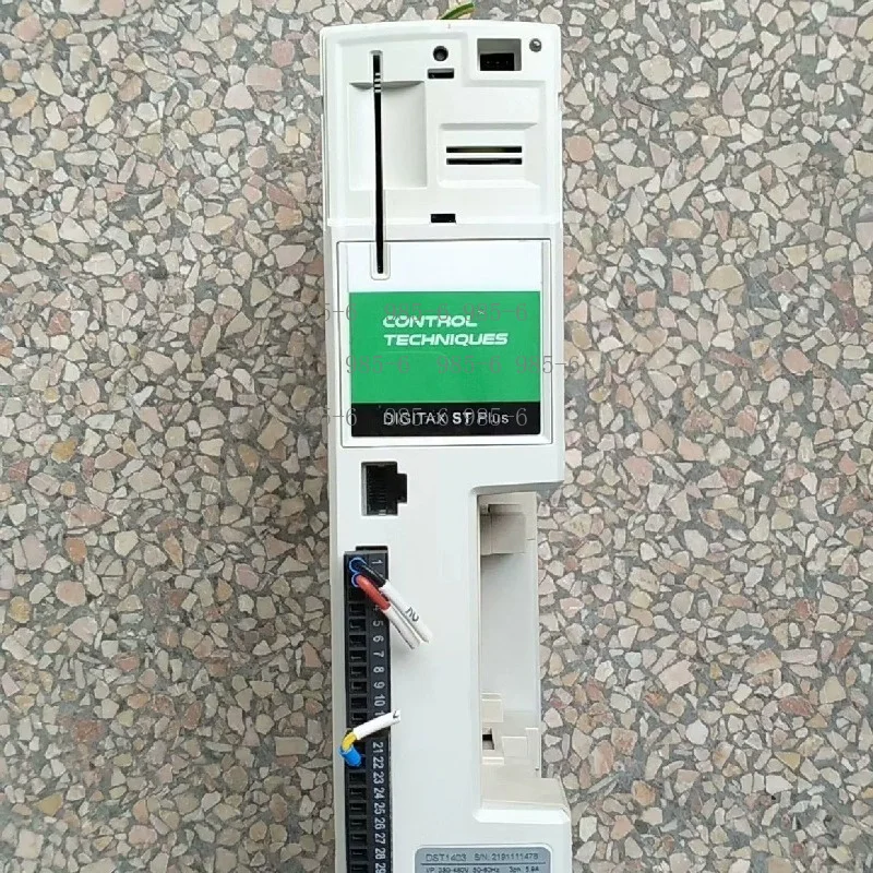 DST1403P DST1403 Inverter Servo Driver 380-480V Three Phase 4A Rated Current