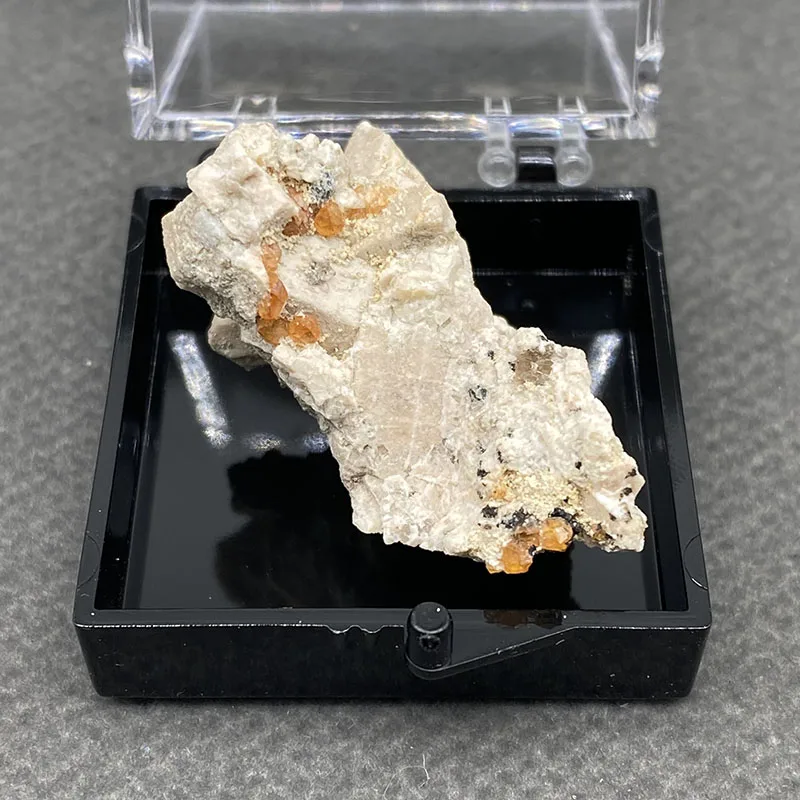 100% natural  garnet raw stone mineral specimen healing crystal gemstone collectionMine mark bead +Box size:35*35*35mm