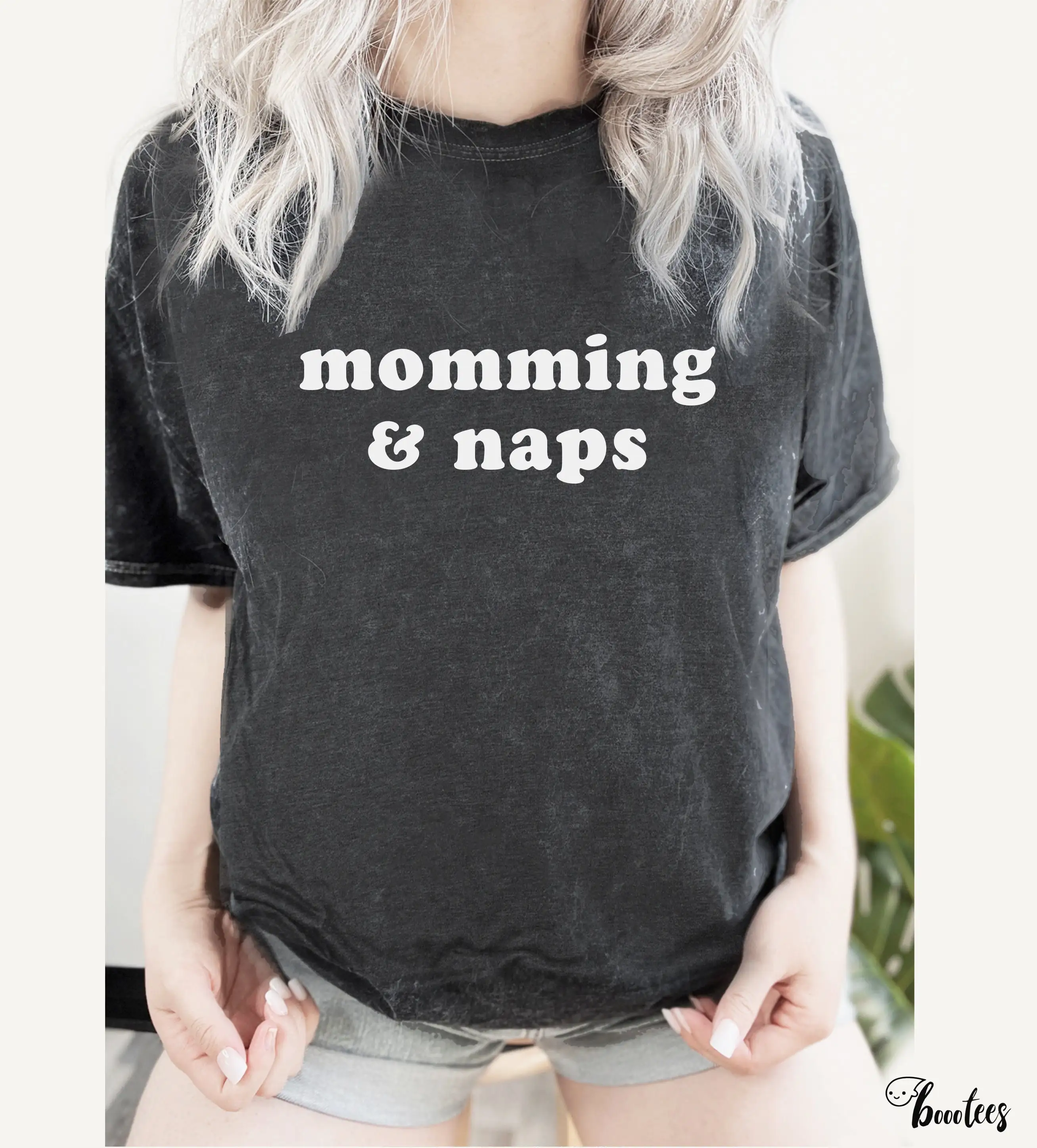 Momming And Naps T Shirt Idea For Pregnancy Announcement Present New Mom Mommy Mama Oma Madre Baby Shower