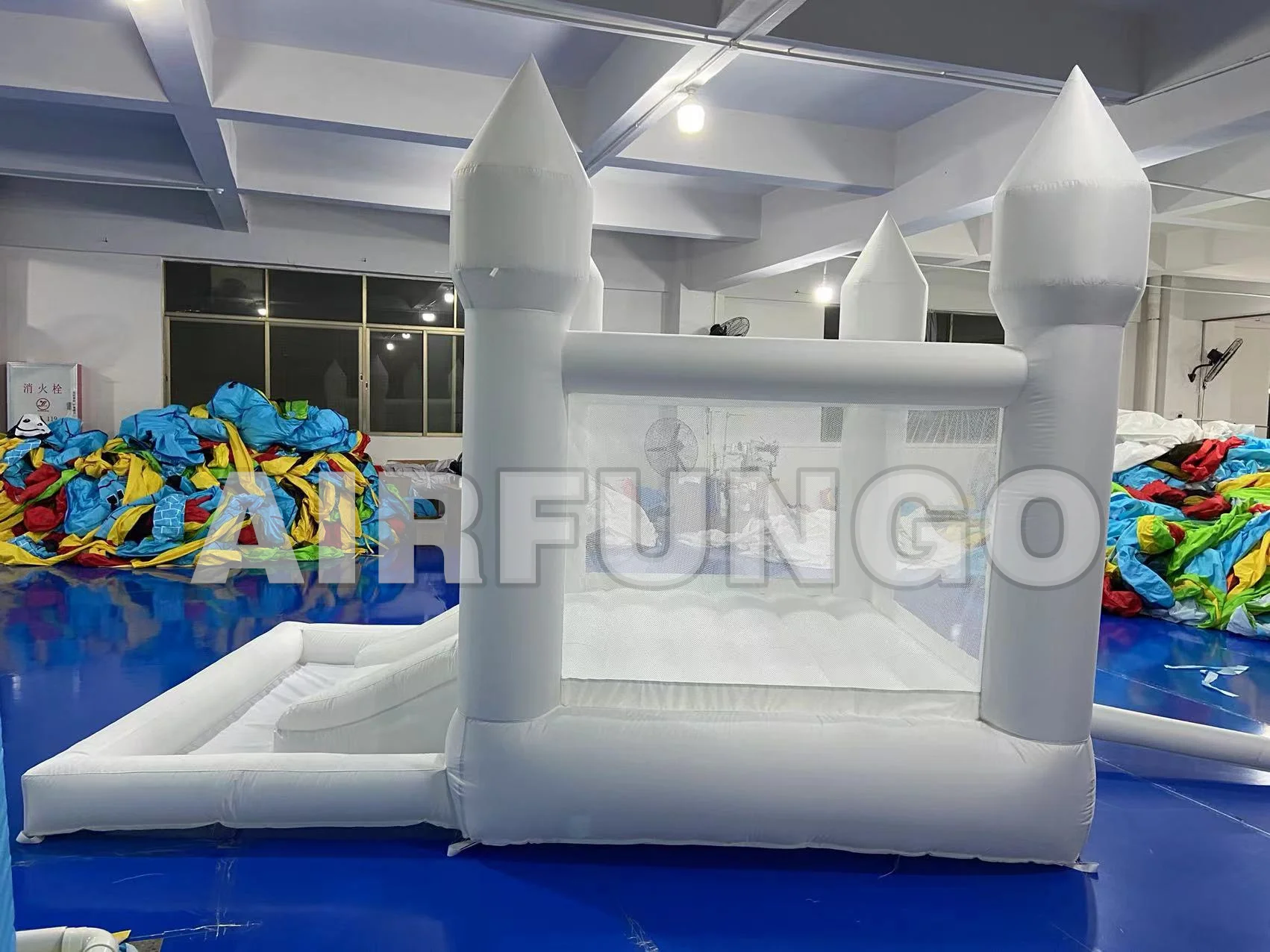 80% neue 9 x9x7ft Soft Play White Bounce House mit Slide Ball Pit Party Anpassung aufblasbare Mini Hüpfburg mit Gebläse