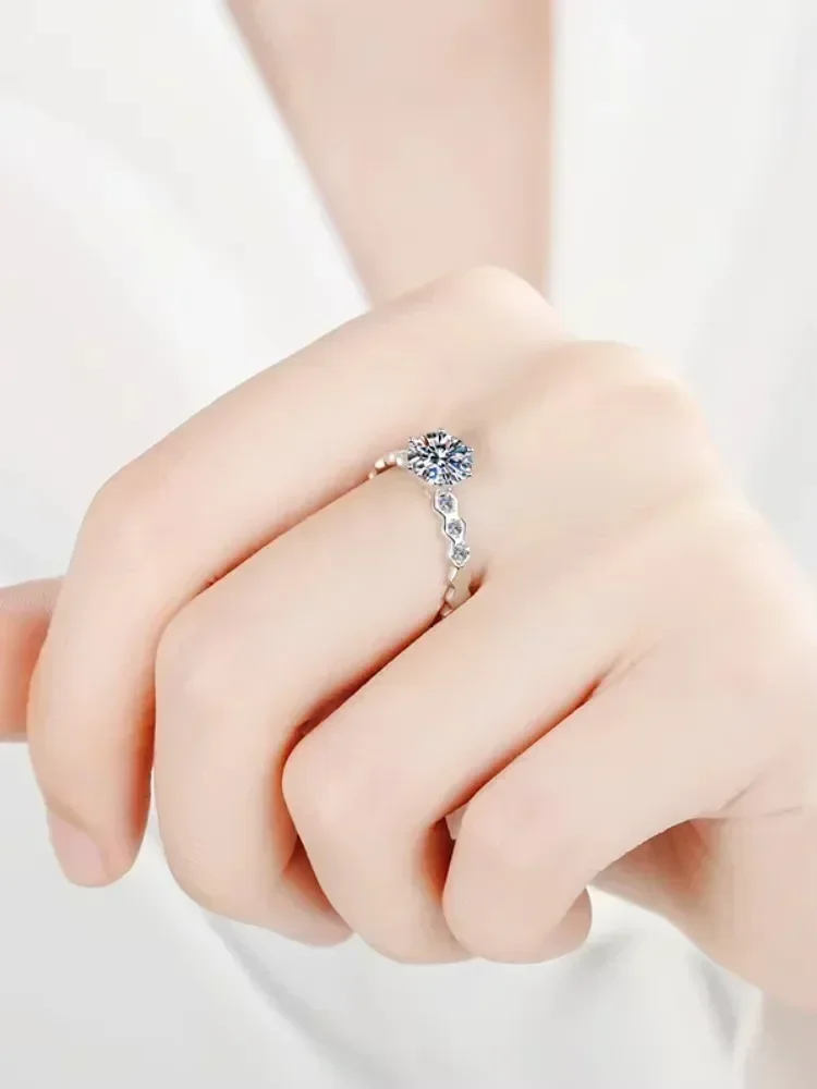 Hot Sale 925 Sterling Silver Moissanite Ring VVS1 Women's 0.5CT/1CT Luxury Fashion Elegant Honeycomb Hot Sale Jewelry Certif