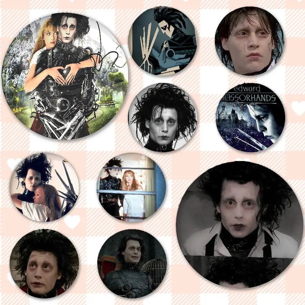 W-Edwards-Scissorhands Abzeichen Weißblech Soft Button Pin Brosche Metall Abzeichen Custom Schmuck Zubehör Hut Tasche Revers