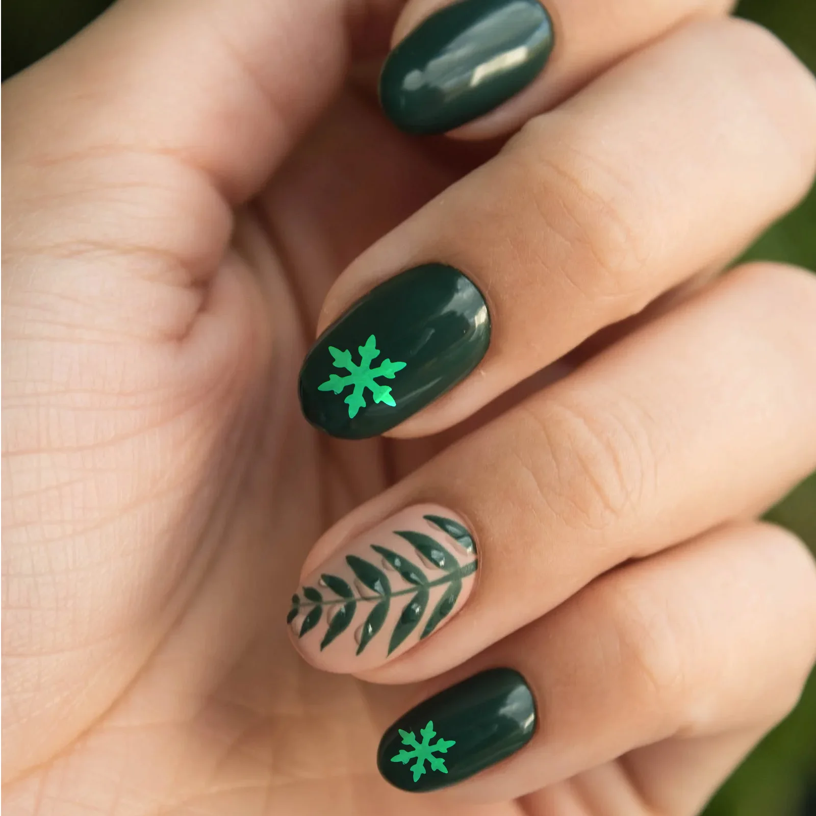 12Pcs Snowflake Nail Paillette Manicure Sequins Christmas Nail Art Creative Pretty Decorative Sequins Pretty Manicure Paillette