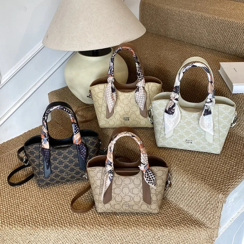 

Classic Designer Handbag For Ladies, Leather Crossbody Shoulder Bag, Women's Tote Bag With Zipper Closure