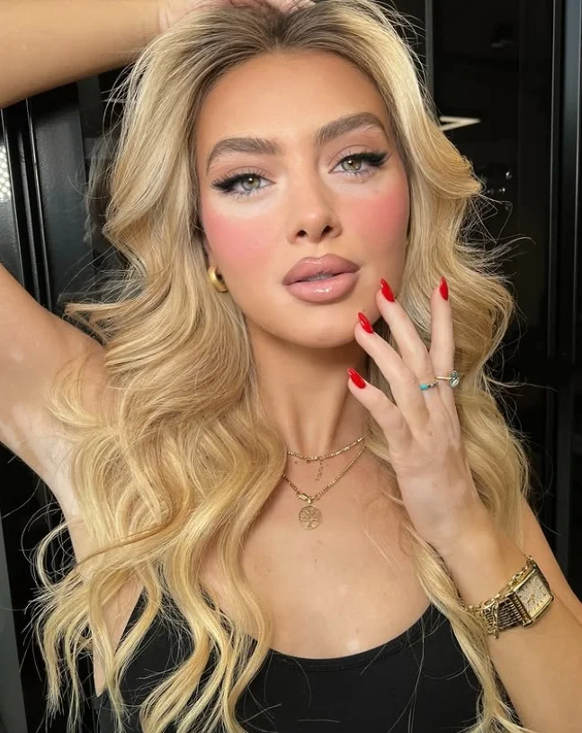 

Golden Honey Ginger Blonde Ombre Blonde Wavy Blend Lace Front Wig 13x4 Middle Part Dark Roots Wig Свободный волнистый парик Парик ручной работы