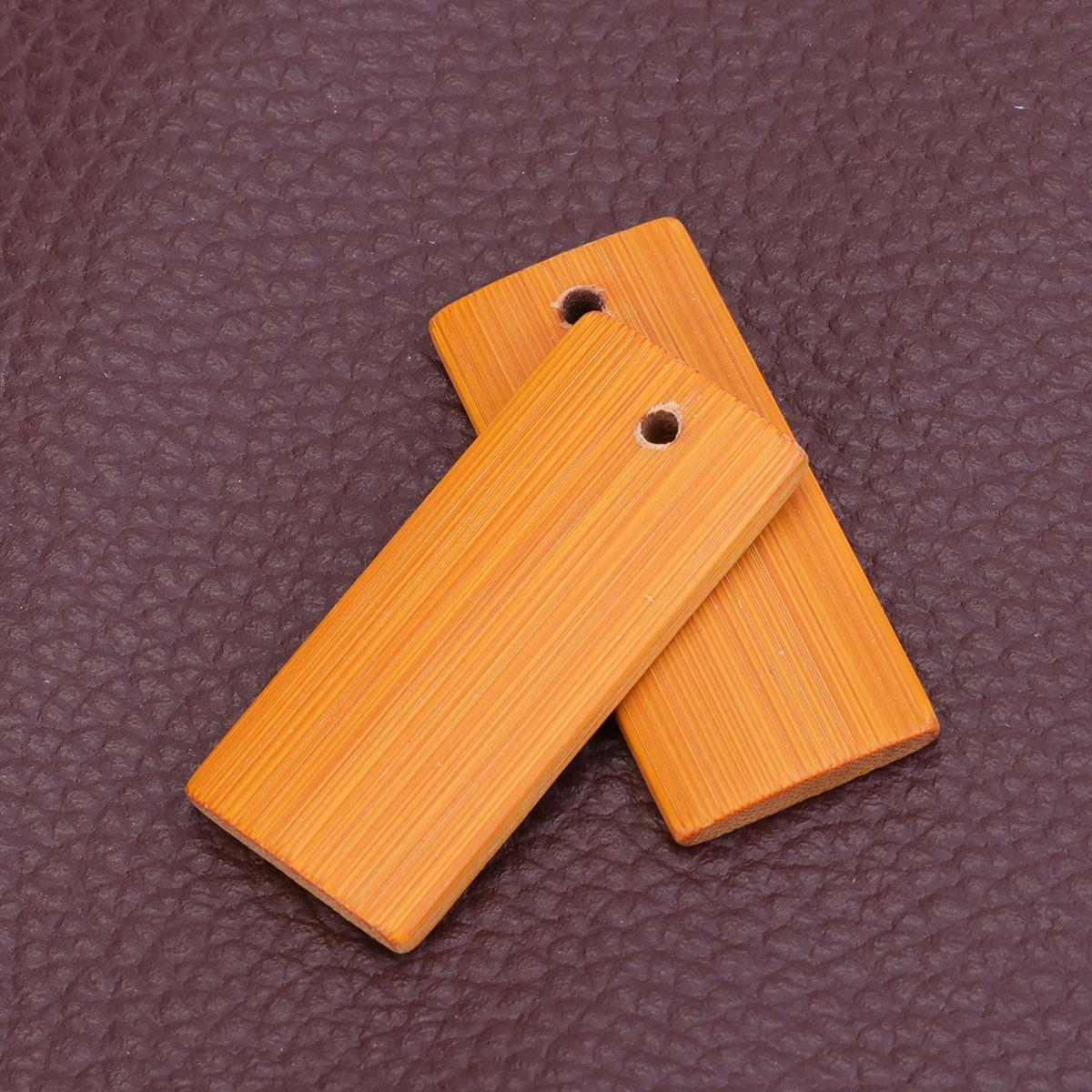 

50Pcs Bamboo Chip Keychain Pendant Creative Durable DIY Sculpture Decoration for Bag Car Keyring Pendant Keychain