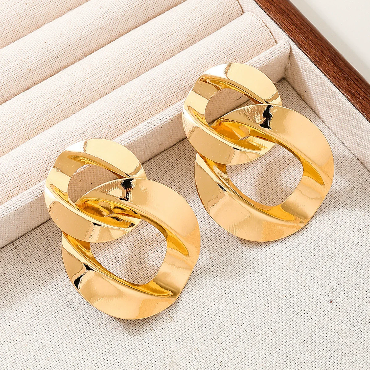 Vintage Connecting Metal Circles Statement Earrings for Women Golden Silver Color Number 8 Shape Party Exaggerate Punk Jewelry