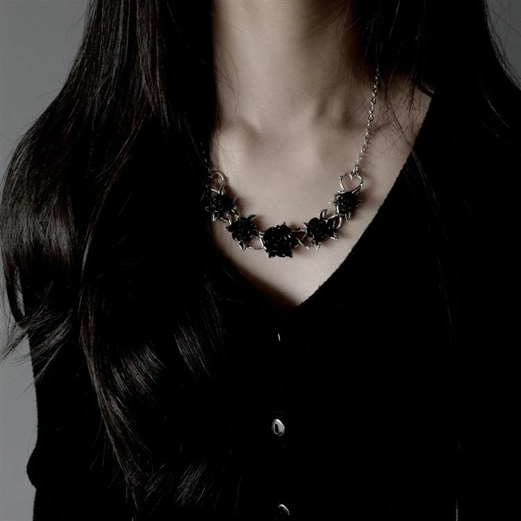 Gothic Punk Style Black Rose Flower Pendant Necklace for Women Choker Chain Necklace Dark Jewelry Accessories