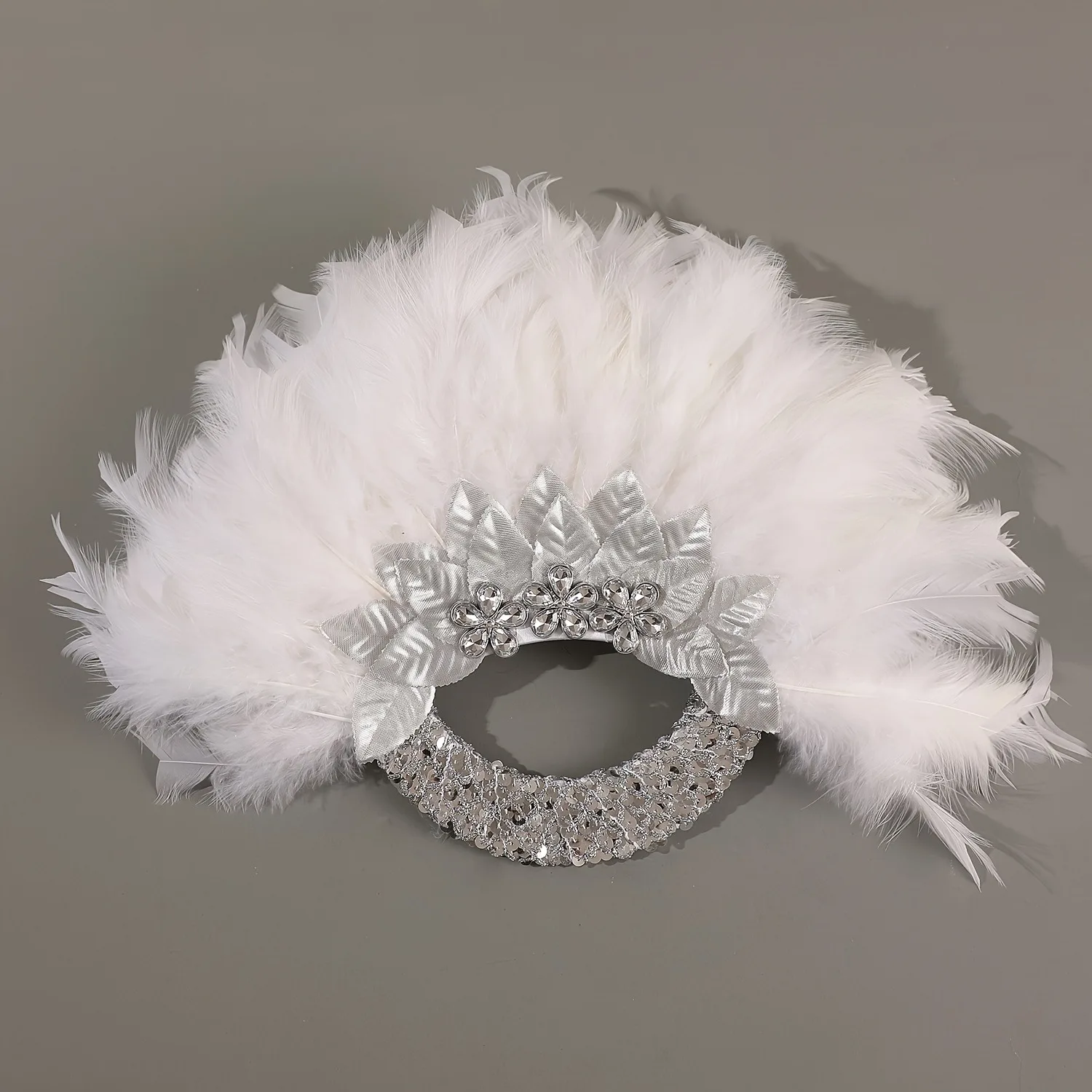 Happy Face Wedding Bride sosteniendo un abanico, accesorios para fiesta de Halloween y Navidad con abanicos, abanicos de mano, abanicos de color sólido