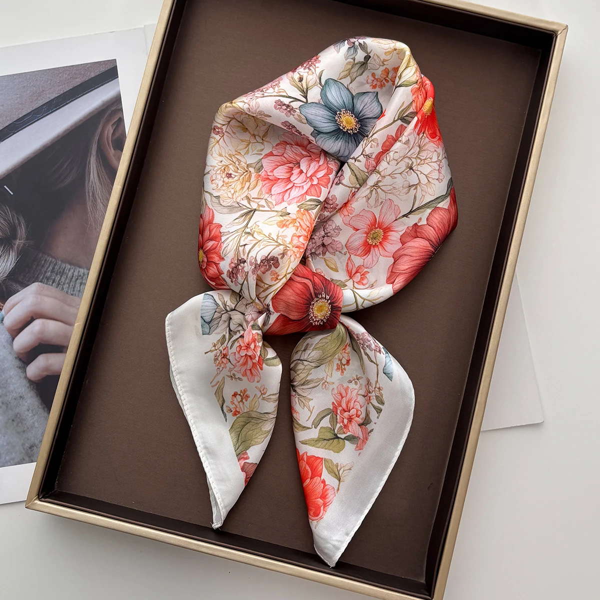

Роскошный квадратный шарф для женщин, элегантный женский хиджаб, шейный платок, модная шаль с цветочным принтом, мягкая шелковая бандана с имитацией пятен