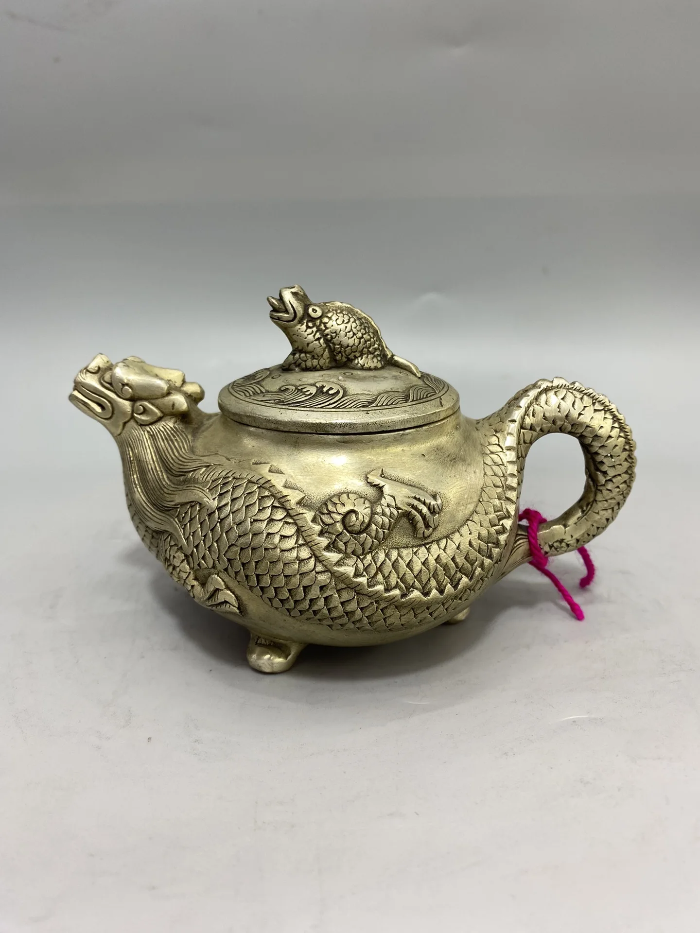 

A White Copper Teapot Worth Decorating and Collecting, With Exquisite Craftsmanship and Beautiful Appearance