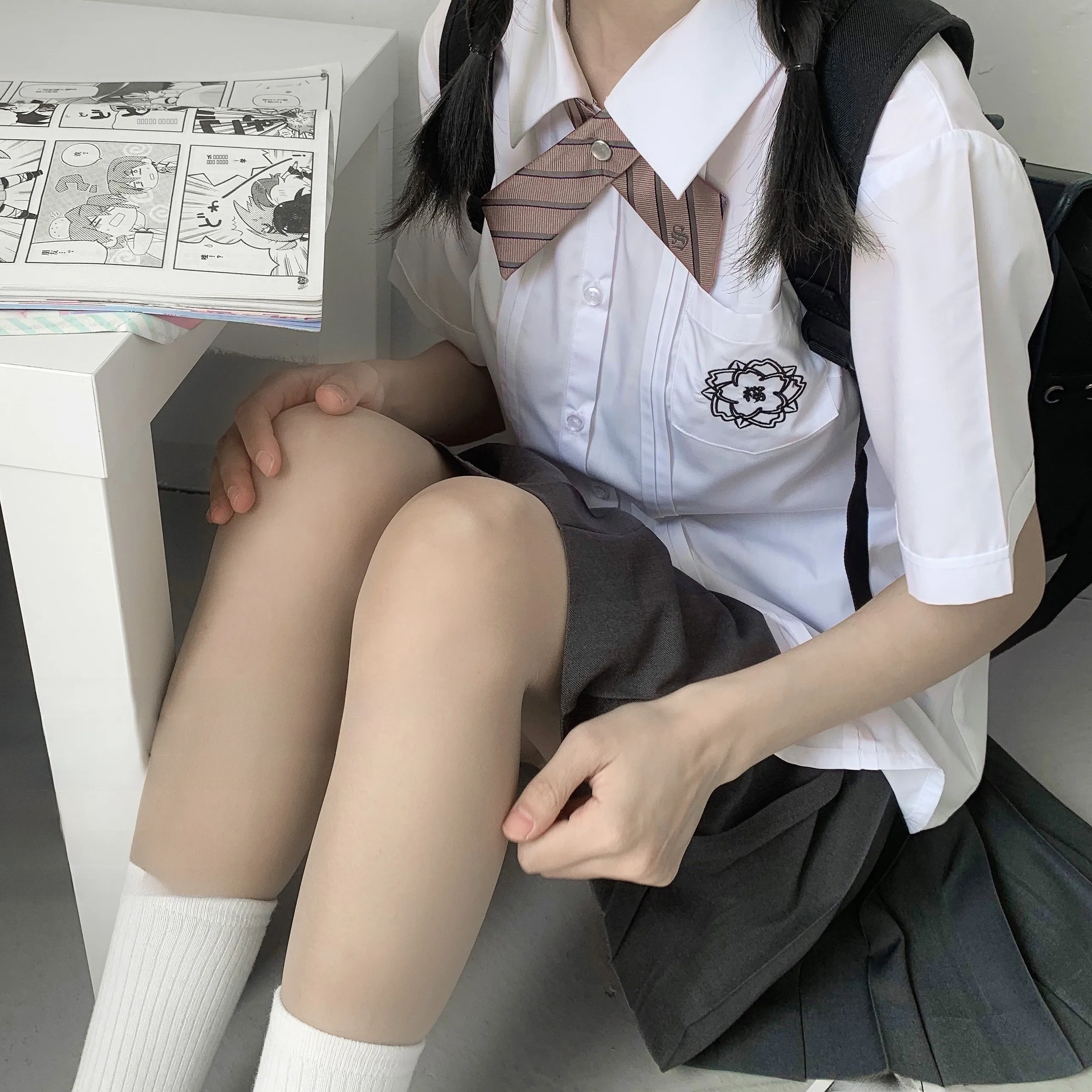 

Оригинальная женская школьная рубашка с вышивкой Stars Hold the Moon, свободного кроя, с коротким рукавом, в японском стиле, из смесового хлопка.