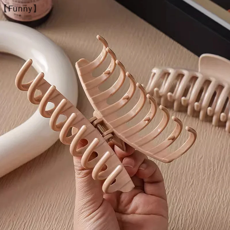 [面白い] ソフトシリコンヘアピン シャーククリップ ヘアピン ソフト衝突防止後頭部クリップ 落下防止 耐久性のあるバタフライキールクリップ