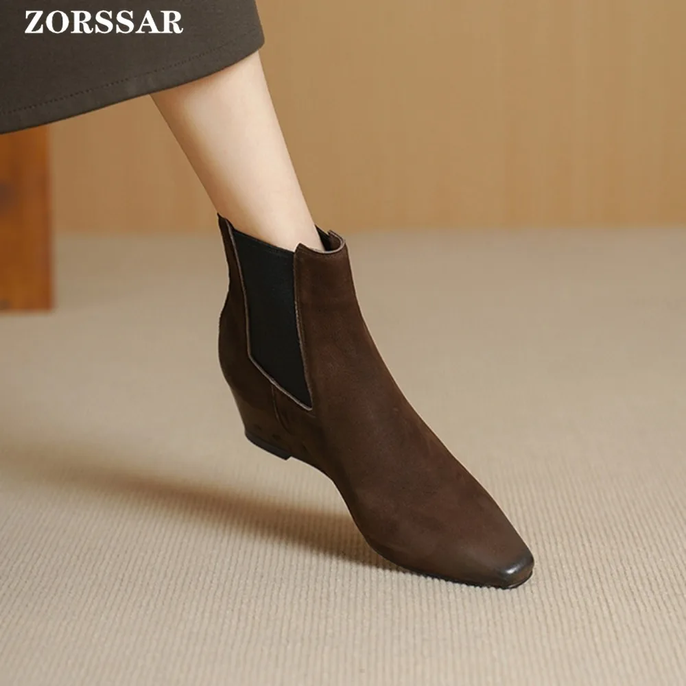 2025 الخريف الشتاء أشار تو حذاء من الجلد النساء مصمم خمر إسفين كعب الأحذية الحديثة قصيرة بوتاس Zapatos De Mujer