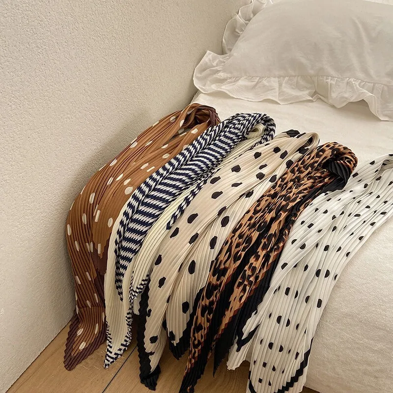 여성용 봄 여름 스카프는 주름과 인스 스카프가 있는 세련되고 심플하며 다재다능한 스카프로 스커트와 함께 착용 가능합니다.