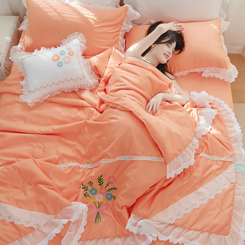 

Моющийся летний шелковый охлаждающий комплект из четырех предметов: кружевное одеяло в стиле принцессы, тонкое, из ледяного шелка, легкое, из полиэфирного волокна