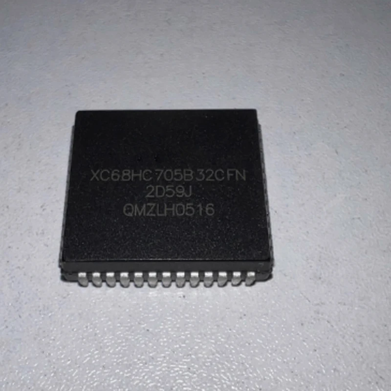 

1шт XC68HC705B32CFN